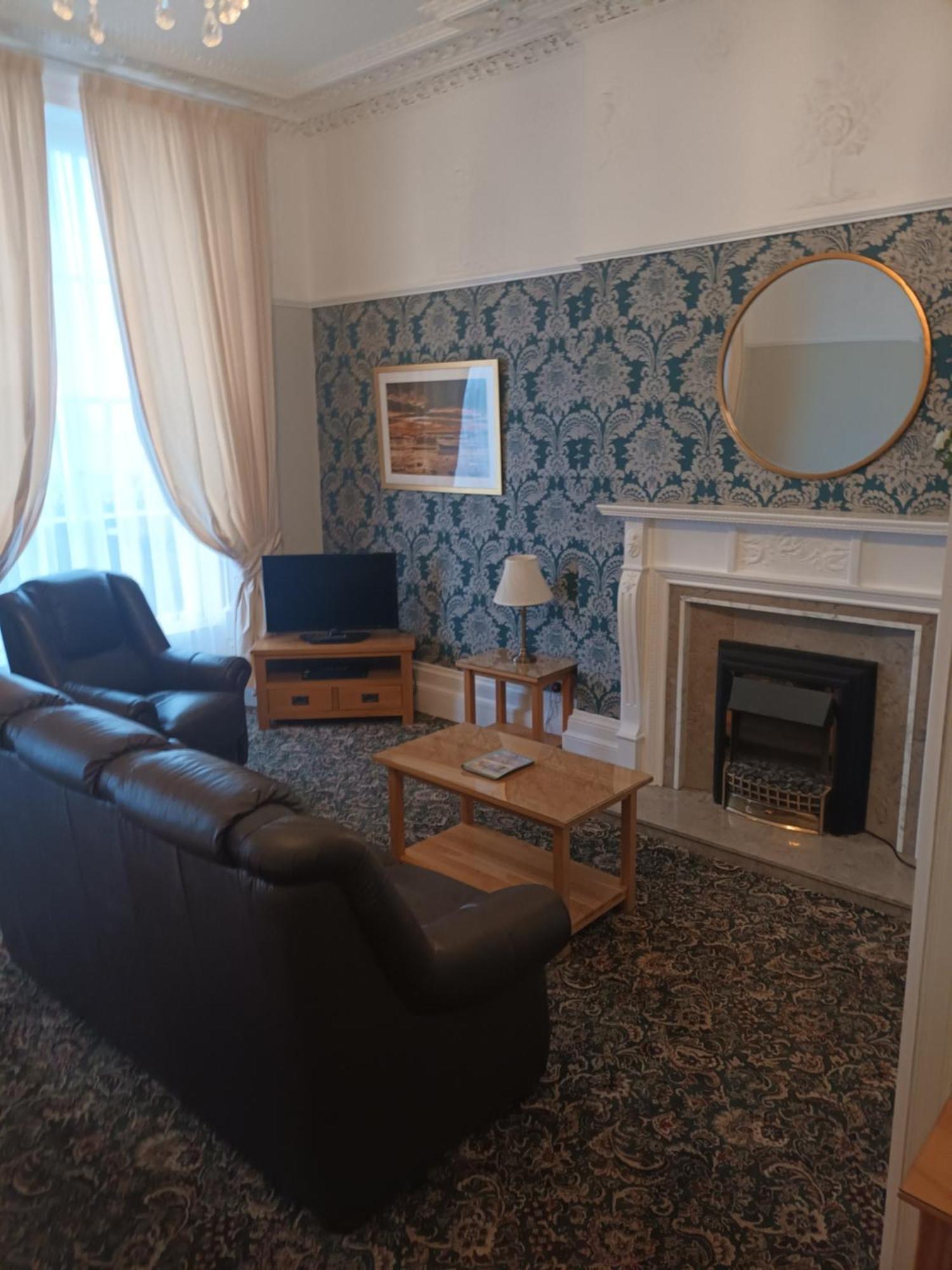 Eden Vale Ground Floor Sea View Apartment *